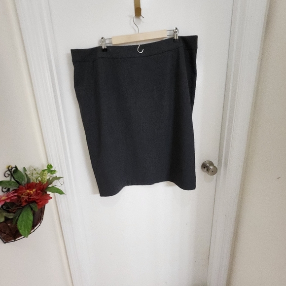 Calvin klein Tailored pencil skirt with defined waistband officewear plu… - Picture 4 of 15